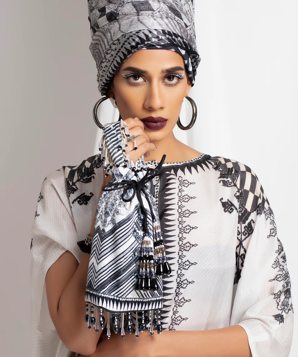 Charni : Black & White