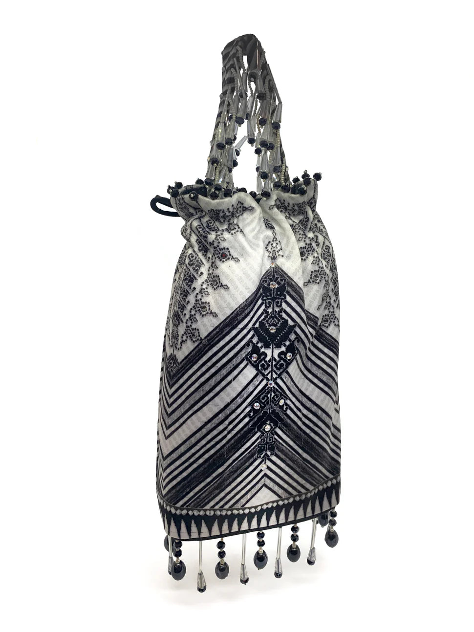 Charni : Black & White