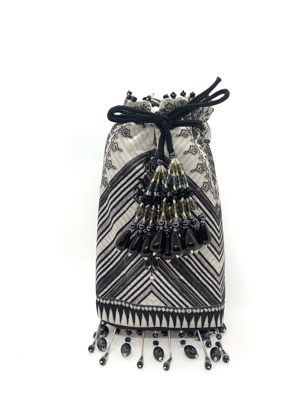 Charni : Black & White