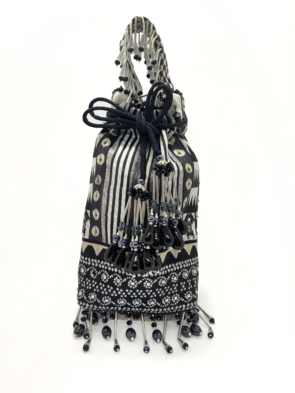 Kezia : Black & White